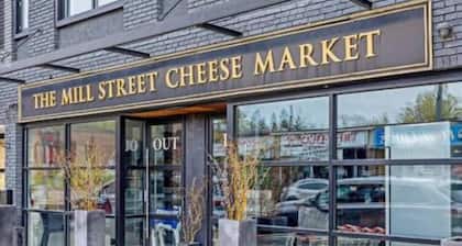 Spacious, modern executive suite with free parking and wifi