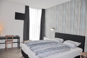 3 bedrooms, iron/ironing board, travel crib, WiFi