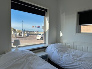 2 bedrooms, travel cot, WiFi, bed sheets