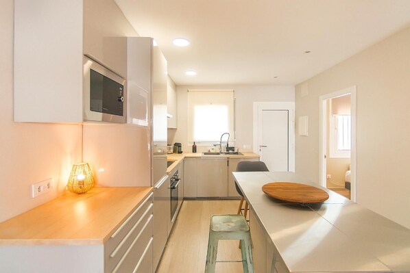 Fridge, microwave, oven, dishwasher