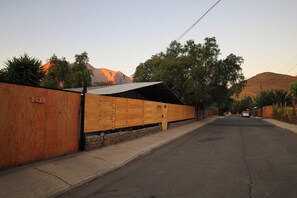 المنشأة من الخارج