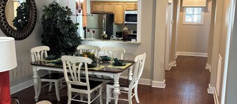 3-bedroom condo in superb Williamsburg with AC, WiFi, fitness room