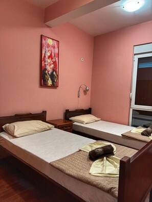 2 bedrooms, iron/ironing board, WiFi, bed sheets