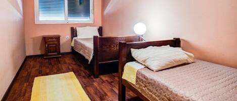 2 bedrooms, iron/ironing board, WiFi, bed sheets