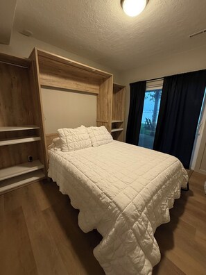 5 bedrooms, WiFi, bed sheets