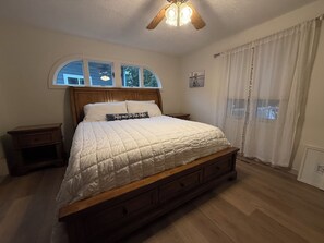 5 bedrooms, WiFi, bed sheets