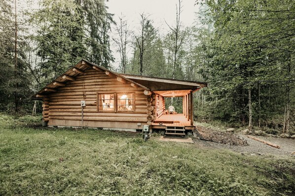 Cabin, 2 Bedrooms, Smoking, Fireplace | Exterior