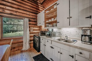 Cabin, 2 Bedrooms, Smoking, Fireplace | Private kitchen