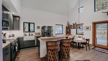 Cabin, 3 Bedrooms, Balcony | Interior