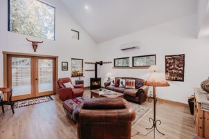 小屋, 3 间卧室, 阳台 | 客厅 | 游戏机