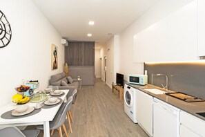 Kühlschrank, Mikrowelle, Geschirrspüler