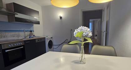 GroĂe moderne Ferienwohnung