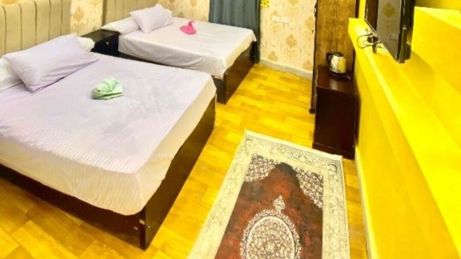 Khufu 9 Pyramids View Hotel