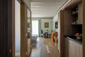 Bügeleisen/Bügelbrett, Reisekinderbett, kostenloses WLAN, Bettwäsche