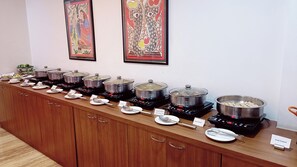 Tägliches großes Frühstück gegen Gebühr