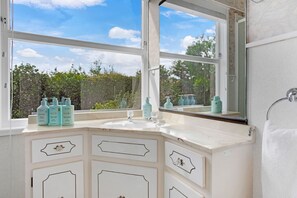 Unclassified image, 2 of 38, button