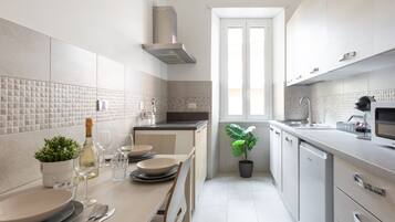 Refrigerador, microondas, parrilla de estufa y lavavajillas