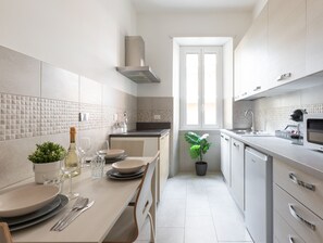 Fridge, microwave, stovetop, dishwasher