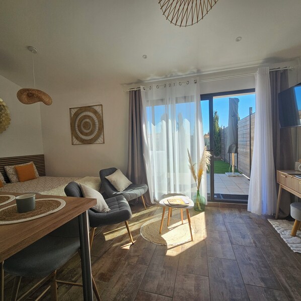 1 bedroom, iron/ironing board, travel cot, free WiFi