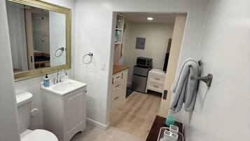 Dusch, hÄrtork, handdukar och tvÄl