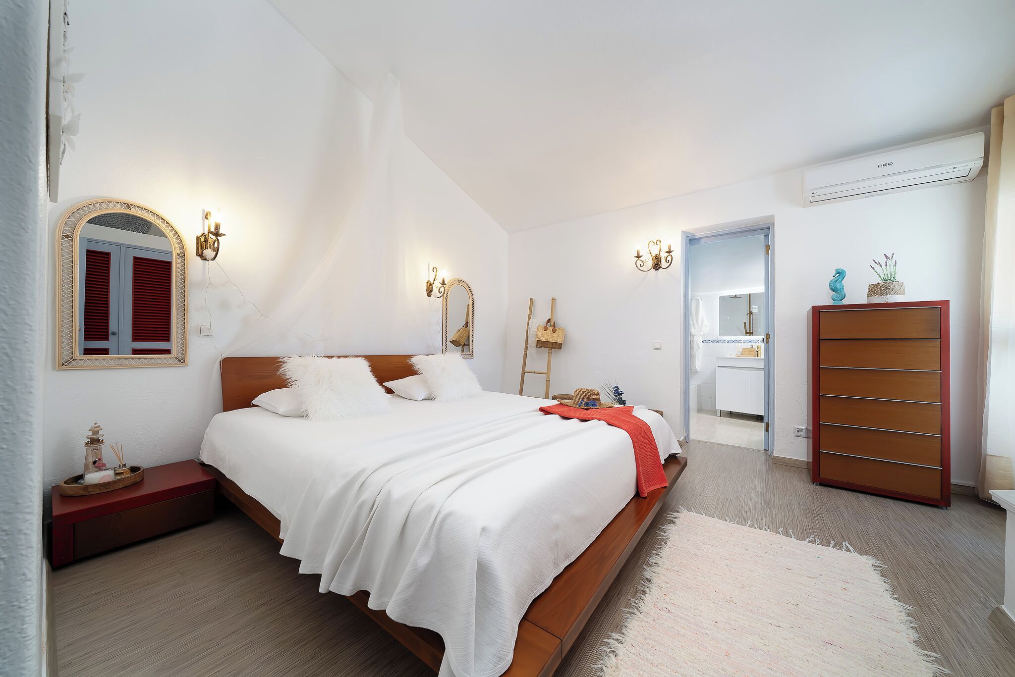 4 bedrooms, in-room safe, iron/ironing board, free WiFi