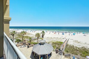 Beach - NEW LISTING Escapes/Spacious 2br2ba/1600+sq ft/New decor/Beachfront/ (Orange Beach)
