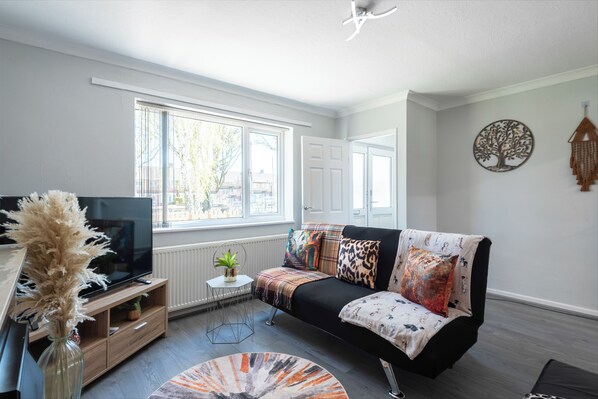 Living area - ELROI BY JESOUTH 2BEDROOM (Kingston upon Hull)