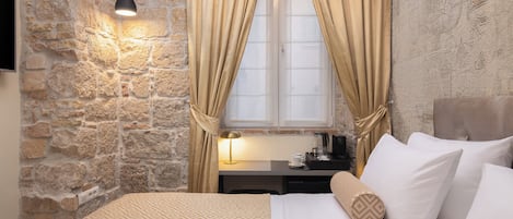 Design Room, Courtyard View 2 | In-room safe, desk, laptop workspace, soundproofing