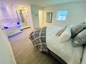 3 habitaciones, tabla de planchar con plancha, wifi y ropa de cama 