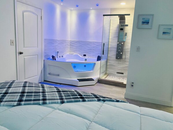 3 室のベッドルーム、アイロン / アイロン台、WiFi、ベッドシーツ