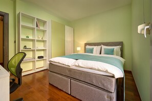 3 bedrooms, iron/ironing board, travel crib, WiFi - Sea View & Garage  - Modern 3BR Split Apartment (Split)