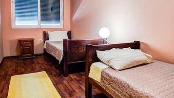 2 bedrooms, iron/ironing board, WiFi, bed sheets