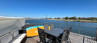 Houseboat-lake-SUP's-bike-sea-beach-family-holiday!