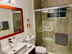 Hårtork och handdukar