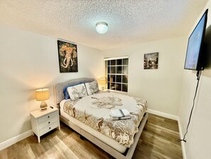 3 室のベッドルーム、アイロン / アイロン台、WiFi (無料)、ベッドシーツ