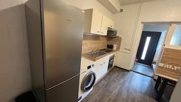 Apartamento básico, 3 quartos, para não fumantes, cozinha americana | Cozinha privada | Chaleira elétrica, torradeira