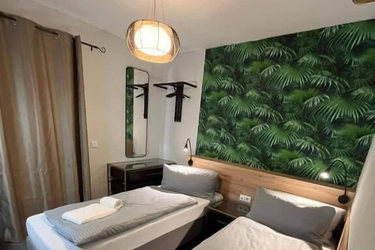 Basic Apartment, 2 Single Beds, Non Smoking, Kitchenette | 1 bedroom, iron/ironing board, free WiFi