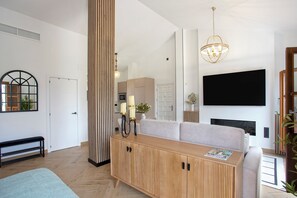 智能电视、壁炉