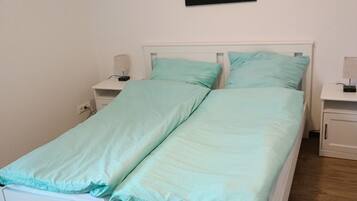 1 slaapkamer, een strijkplank/strijkijzer, gratis wifi, beddengoed