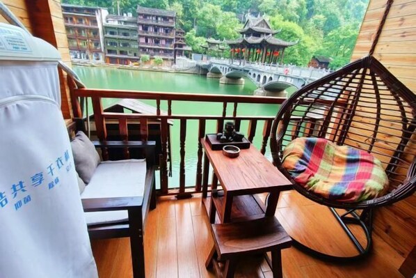 Property grounds - Fengyuanju Inn (Fenghuang)