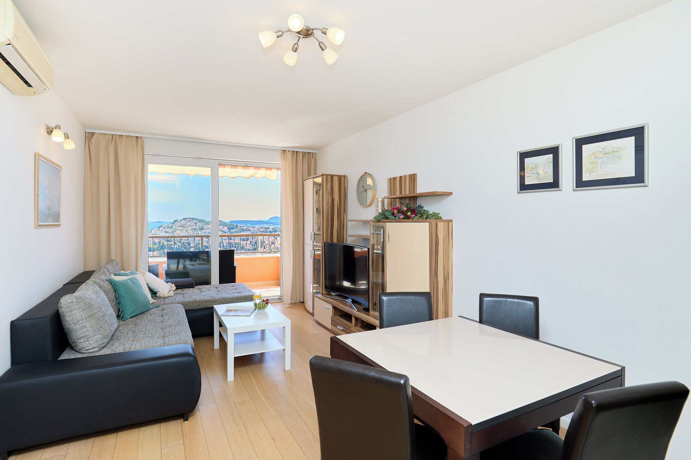 Leilighet (1 Bedroom) | Oppholdsområde | En 123-centimeters TV med Parabol-TV