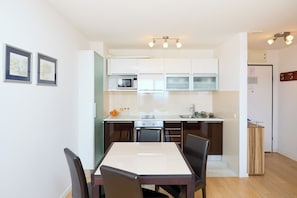 Apartment (1 Bedroom) | Private kitchen | Microwave, oven, stovetop, dishwasher