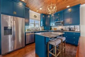 Fridge, microwave, oven, stovetop - Ada's Best  -- Handicap Accessible (Blue Ridge)