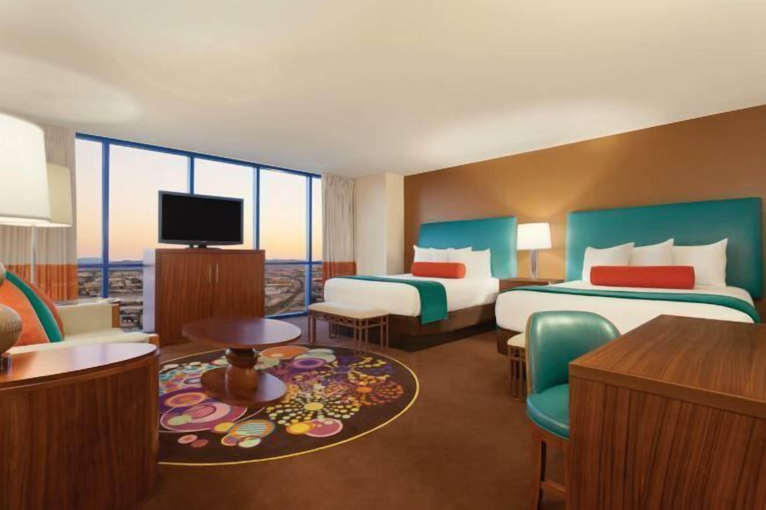 Skrivebord, skrivebord for bærbar PC og blendingsgardiner