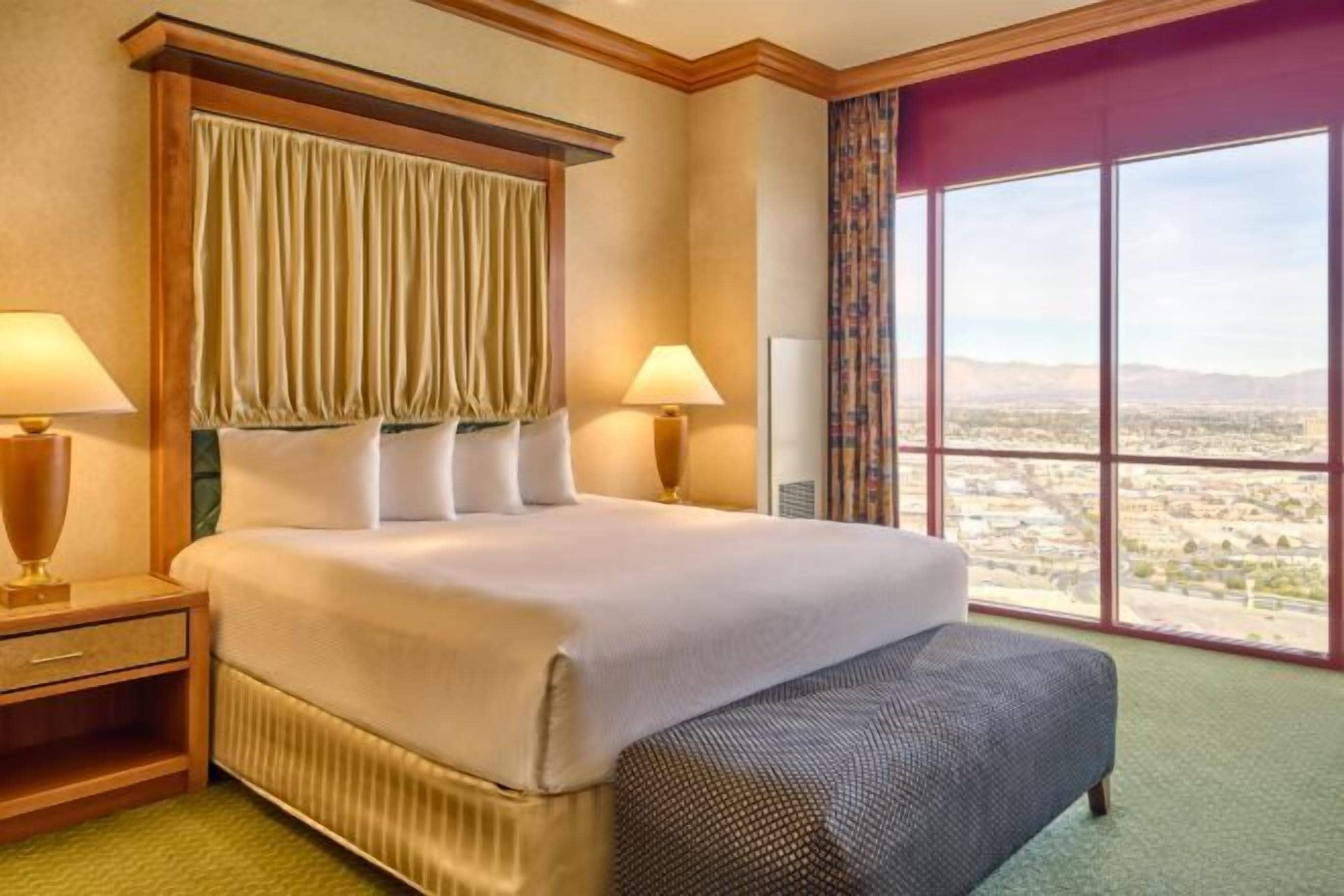 Skrivebord, skrivebord for bærbar PC og blendingsgardiner