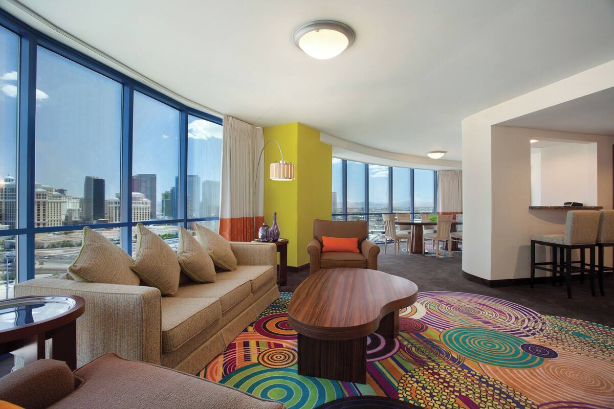 Panoramic Room | Living area | 65-inch flat-screen TV with cable channels, pay movies