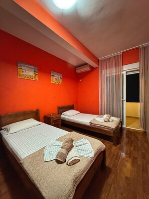 2 bedrooms, iron/ironing board, WiFi, bed sheets - Apartment 10/A,red, for 5 People, 500 Meters from Beach,Breakafast included (Ulcinj)