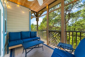 Smart TV, books - 5 Min Walk to Beach- 6seater GOLF CART and Bikes included. Book your summer VACA (Santa Rosa Beach)