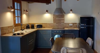 Charming 2â4 Person Cottage with Pool, Spa & A/C â Near Bergerac