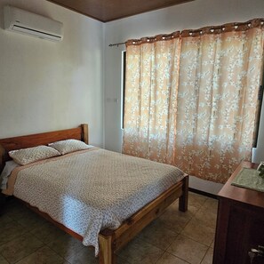 3 bedrooms, in-room safe, desk, travel crib